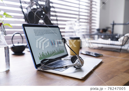 テレワークイメージ　無人 76247005