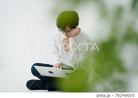 ITエンジニア 男性 ITエンジニア 男性 76249033