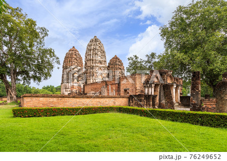 Wat Sri Sawai, ancient temple with three top pagoda in Sukhothai Historical Park, Thailand, UNESCO World Heritage site. 76249652