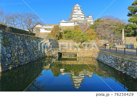 【兵庫県】シンメトリーな姫路城 76250429
