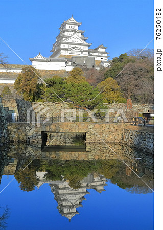 【兵庫県】シンメトリーな姫路城 76250432