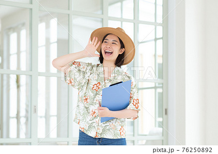 リゾートホテルの現地スタッフ 76250892