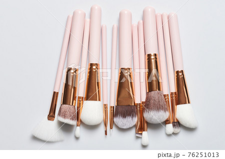 Group of new kit make up brushes 76251013