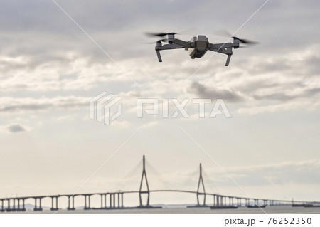 海 飛行機 ドローン 76252350