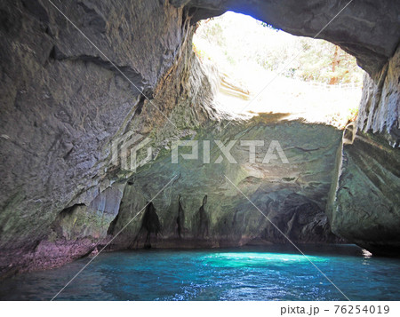 伊豆半島 堂ヶ島の天窓洞（静岡県西伊豆町） 76254019