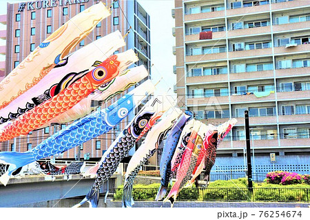 南海本線堺駅・堺駅南歩道橋の鯉のぼり 76254674