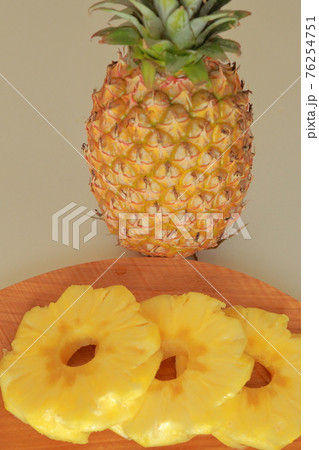 台湾産パイナップル　輪切り 76254751