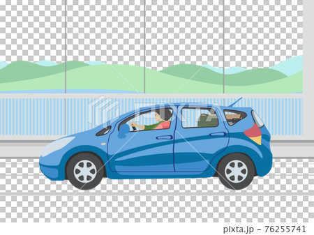 自動車に乗った男性と女性 76255741