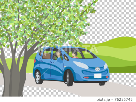 自動車に乗った男性と女性 76255745