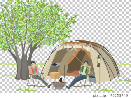 帳篷前圍著篝火的男女 76255749