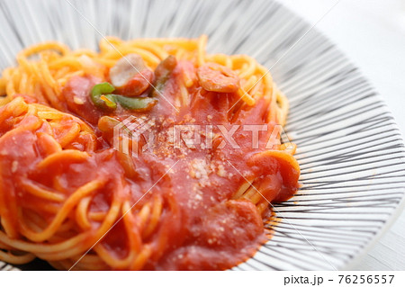 シンプルなトマトソースパスタ シンプルなトマトソースパスタ 76256557