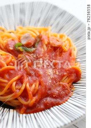 シンプルなトマトソースパスタ 76256558