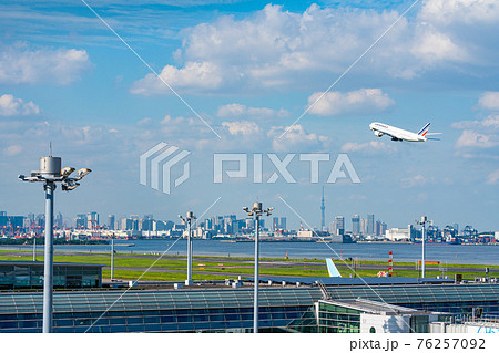 空港 飛行機 羽田空港 離陸 午前 昼 明るい 航空会社 エンジン ブレーキ ターミナル 空港 飛行機 羽田空港 離陸 午前 昼 明るい 航空会社 エンジン ブレーキ ターミナル 76257092
