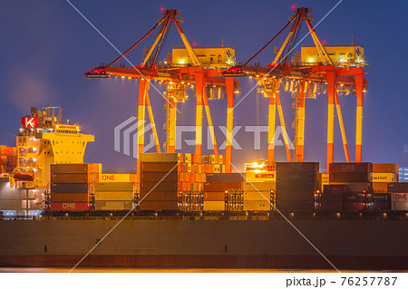 税関　関税　貿易　港　 大井埠頭　大井　コンテナ　クレーン　夜景　東京　東京湾　船　コンテナ船 76257787