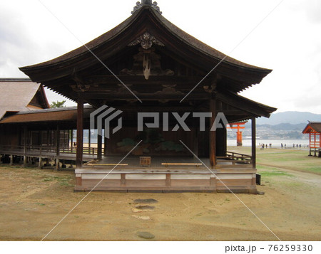 引き潮の神社 76259330