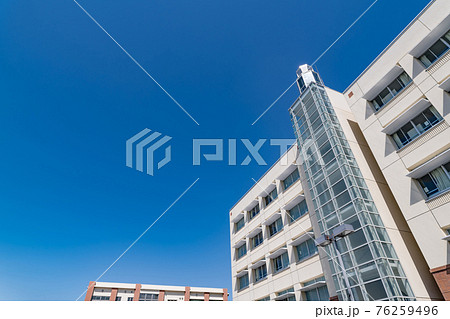 学校の校舎 76259496