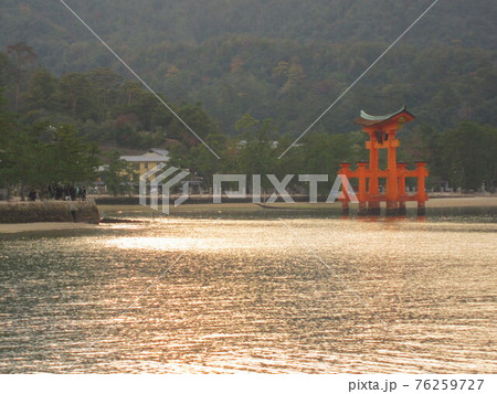 満ち潮と鳥居 満ち潮と鳥居 76259727