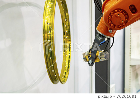 The motorcycle wheel painting process by robotic system. The motorcycle wheel painting process by robotic system. 76261681