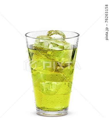 グラス 緑茶 飲み物 イラスト 氷 リアル 汗のイラスト素材