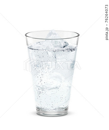 グラス 炭酸水 ソーダ 飲み物 氷 イラスト リアル 76264073