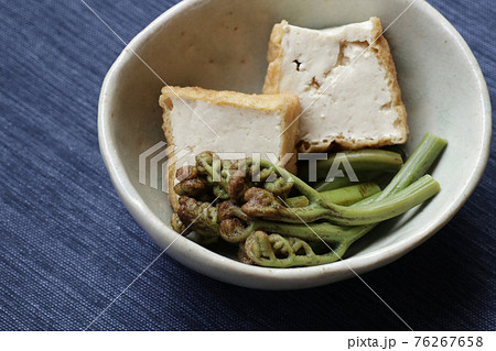 わらびと厚揚げの煮物(手料理) わらびと厚揚げの煮物(手料理) 76267658