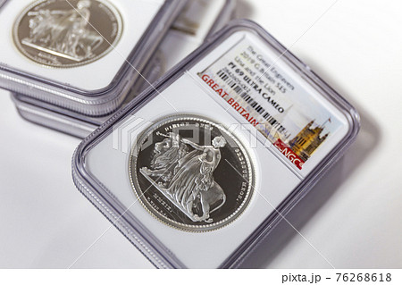 鑑定を受けてスラブに収まる2019年発行のウナとライオン銀貨 鑑定を受けてスラブに収まる2019年発行のウナとライオン銀貨 76268618