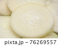 輪切りのたまねぎのアップ 76269557