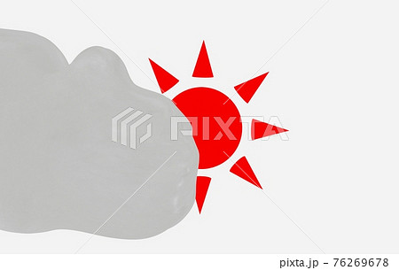 曇りから晴れに変わる天気のイラスト素材