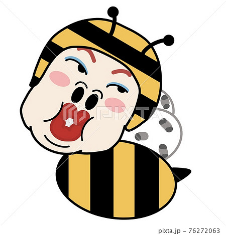 ハチに扮したおばちゃん 76272063