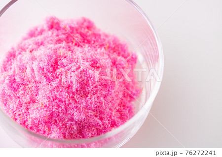 ちらし寿司のトッピング・桜でんぶ 76272241