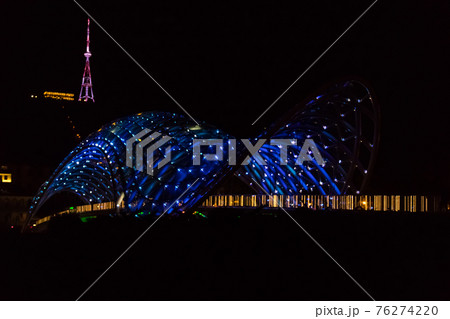 Bridge of Peace in Tbilisi. Pedestrian bridge over the Kura river at night Bridge of Peace in Tbilisi. Pedestrian bridge over the Kura river at night 76274220