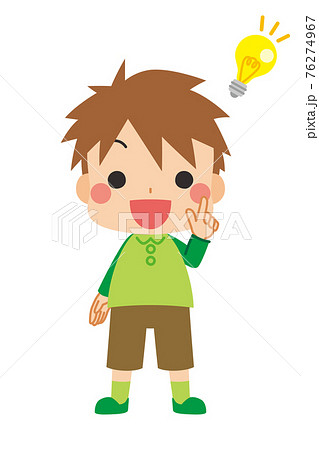 名案を閃いた可愛い小さな男の子のイラスト アイデア ひらめく 思いつくのイラスト素材