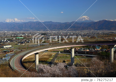 山梨県南アルプス市曲輪田新田 桃花橋ループと富士山 山梨県南アルプス市曲輪田新田 桃花橋ループと富士山 76275217