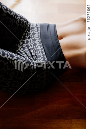 570+ Well Toned Stomach Photo Of A Woman In Black Sportswear Stock