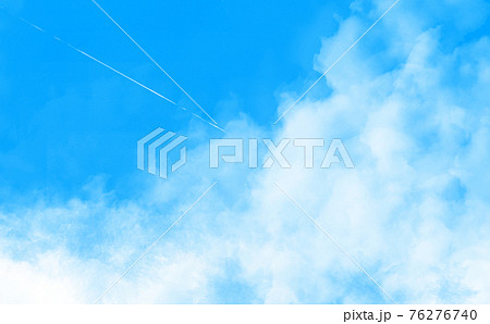 青空と飛行機雲 背景素材 イメージのイラスト素材 青空と飛行機雲 背景素材 イメージのイラスト素材
