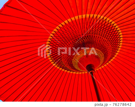 紅色の野点傘 76278642