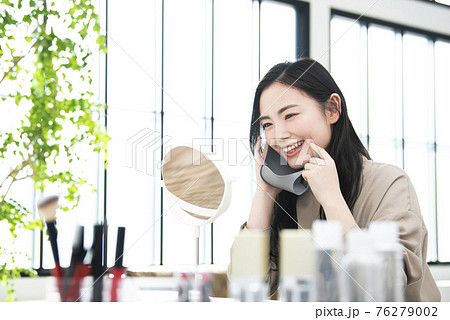 マスクによる肌荒れが治った女性の写真素材