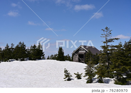 春の田代平避難小屋 春の田代平避難小屋 76280970