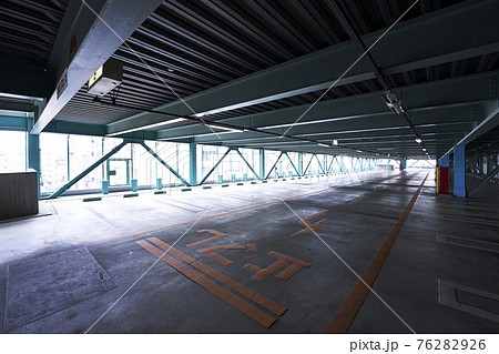 大型商業施設の立体駐車場 大型商業施設の立体駐車場 76282926