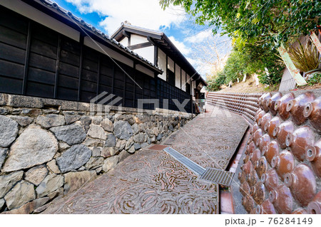 常滑　やきもの散歩道 でんでん坂 76284149