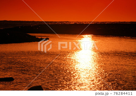 羽根川に映る日柱 羽根川に映る日柱 76284411