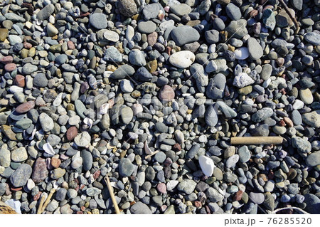海辺の玉砂利 76285520