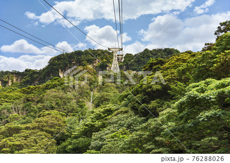 [千葉・富津] 富津市の金山にある鋸山山麓駅と鋸山山頂駅を結ぶ鋸山ロープウェイ 76288026