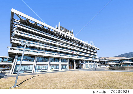 奈良県奈良市　晴天の奈良県庁舎 76289923
