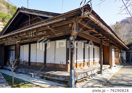 七面山山麓の宿場町「赤沢宿」の街並み 76290828