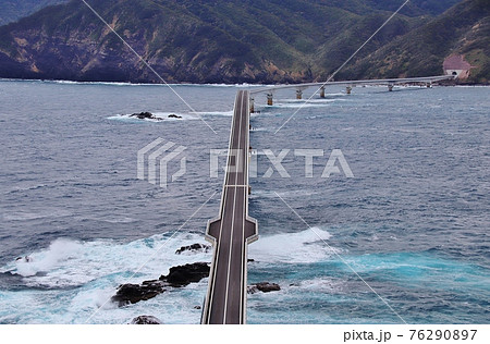 甑島・甑大橋 鳥ノ巣山展望所より 甑島・甑大橋 鳥ノ巣山展望所より 76290897