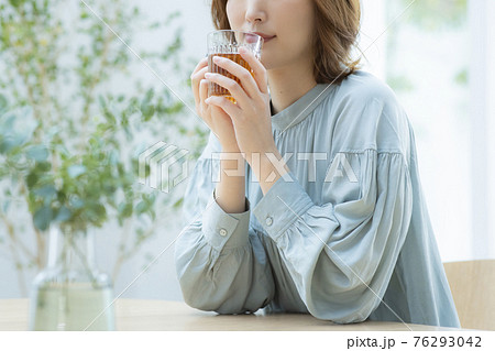 女性　ビューティー　ライフスタイル 76293042