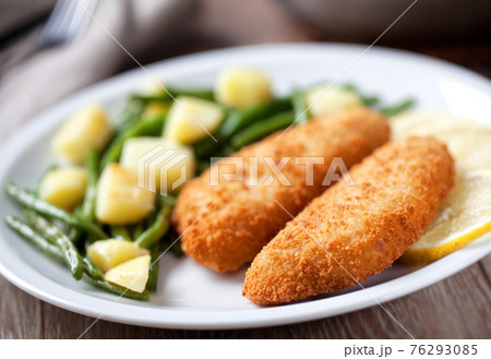 Breaded Fish Fillet with Potatoes and Green Beans. Breaded Fish Fillet with Potatoes and Green Beans. 76293085