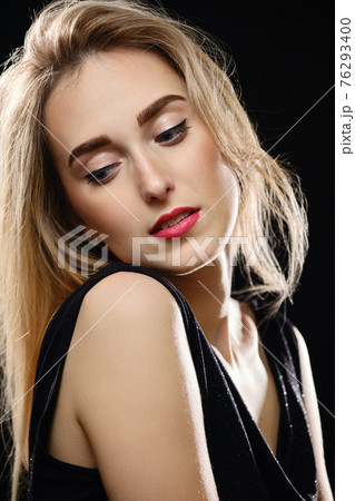 luxury young woman 76293400