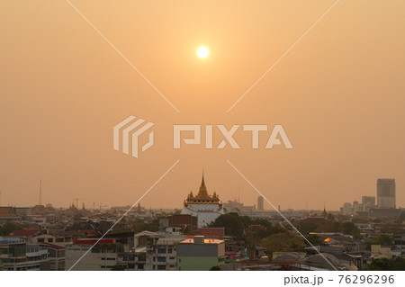 タイ国バンコクにある黄金の丘寺院「ワット・サケット(Wat Saket)」 76296296